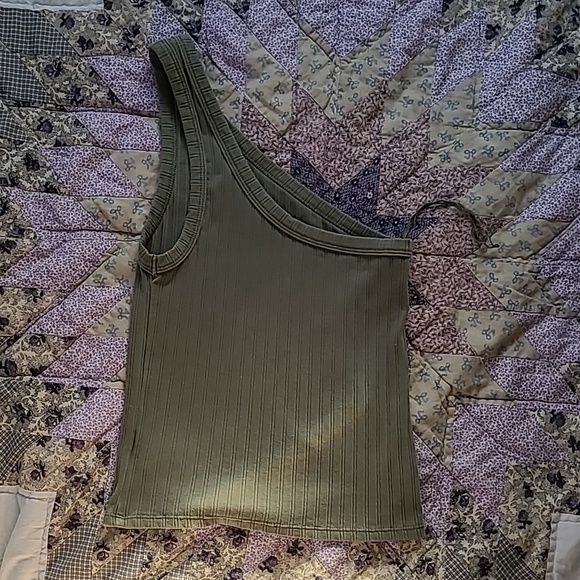 One-Shoulder Ribbed Olive Tank Top - Picture 4 of 4